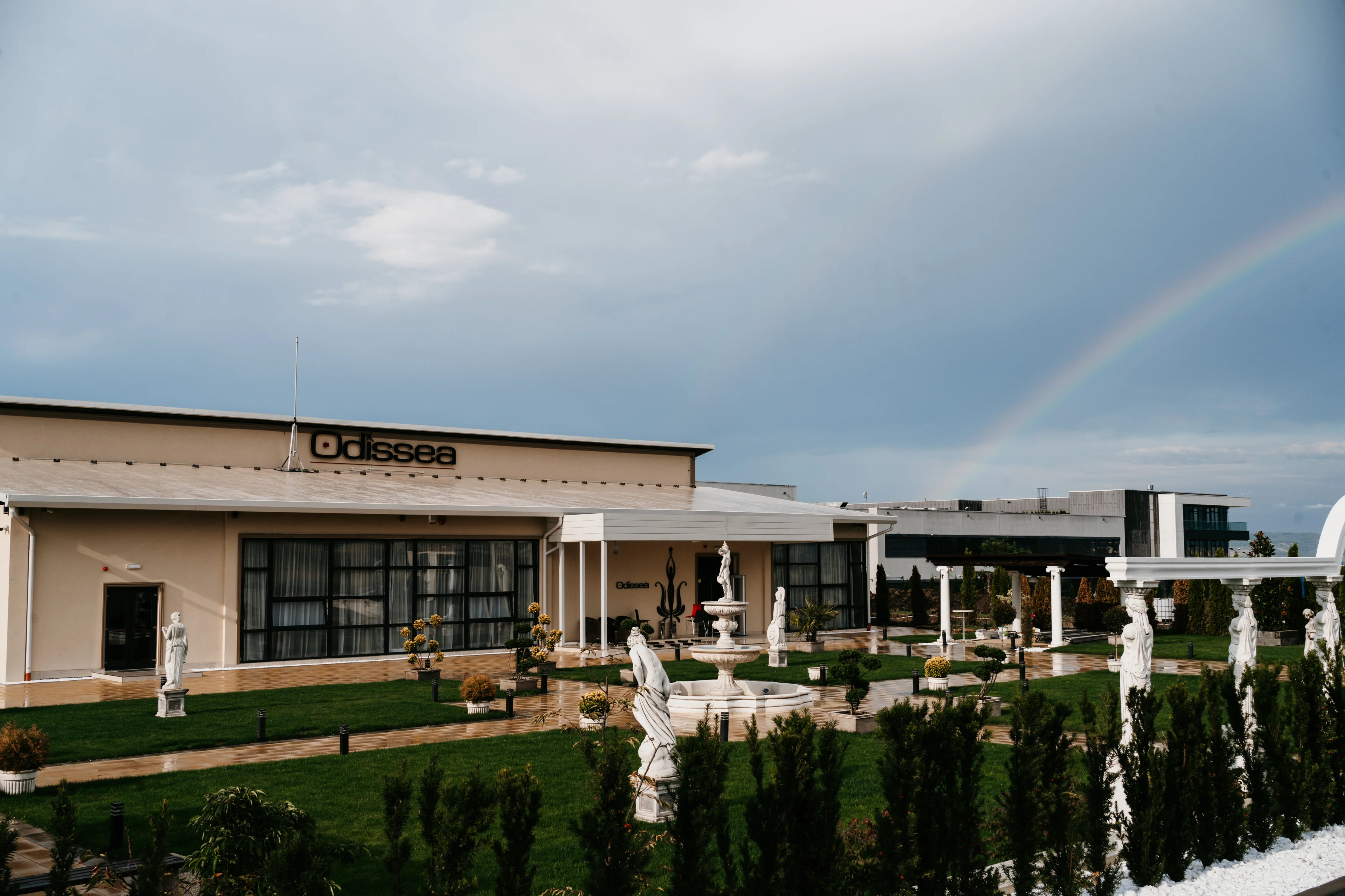 Grădină Odissea - decor natural și atmosferă festivă